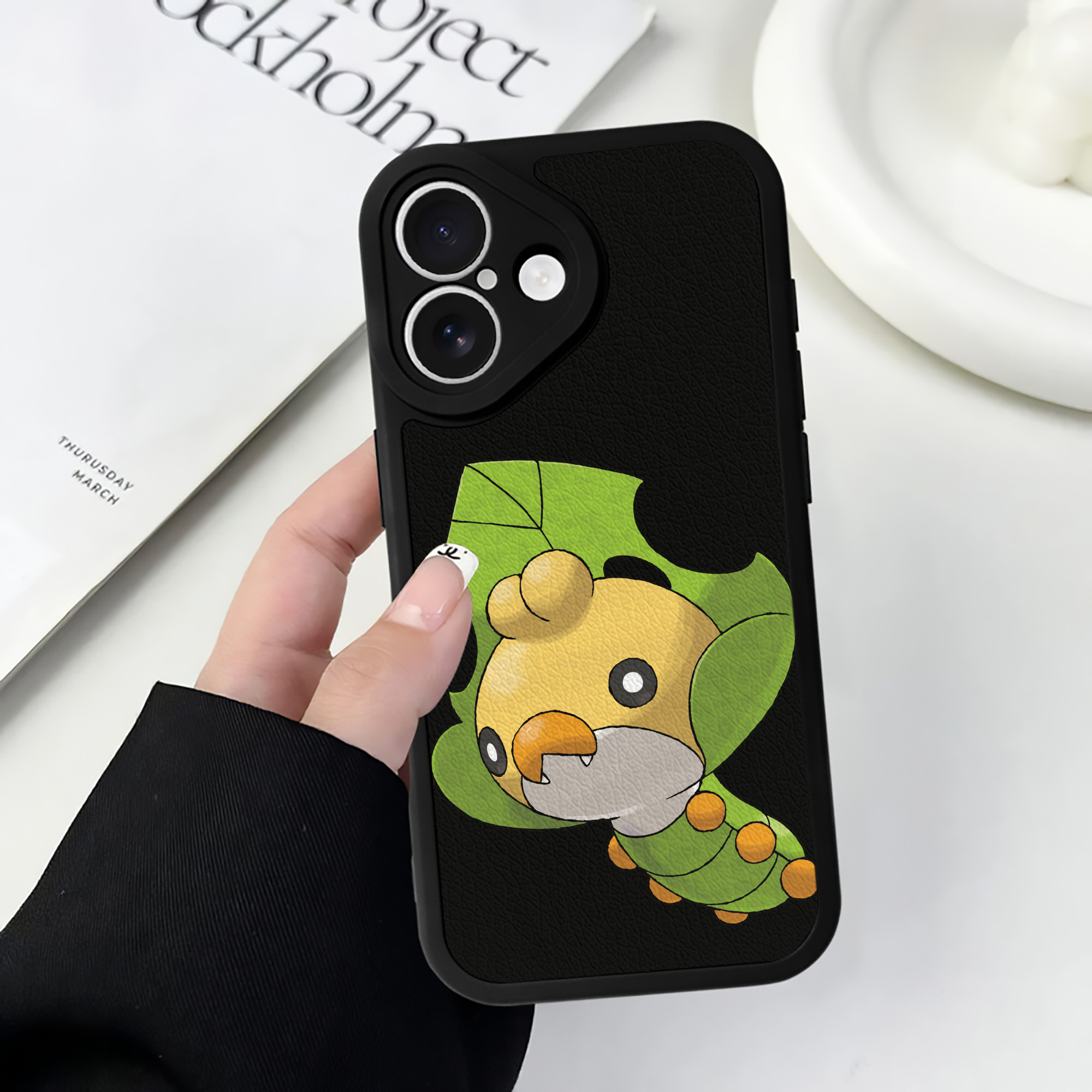 （画像用） ポケットモンスター Pokémon 【iPhone 16シリーズ対応】シリコンスマホケース（レザー調） 材質：シリコン